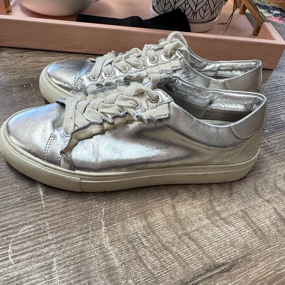 Tory Burch Sport Shoes Women’s Size 7 M Silver With Ruffle